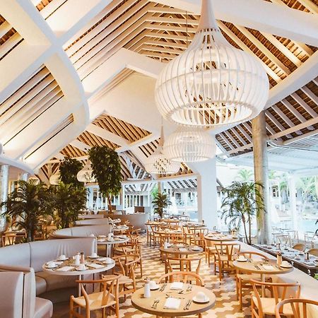 Lux* Grand Gaube Resort & Villas Exteriör bild The interior of the restaurant