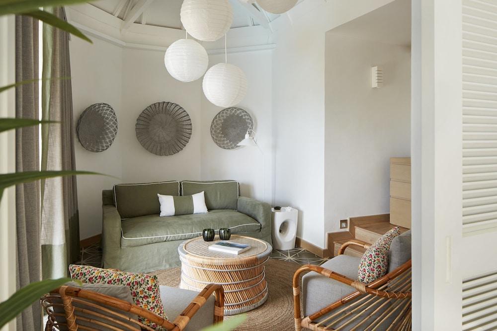 Lux* Grand Gaube Resort & Villas Exteriör bild A living room