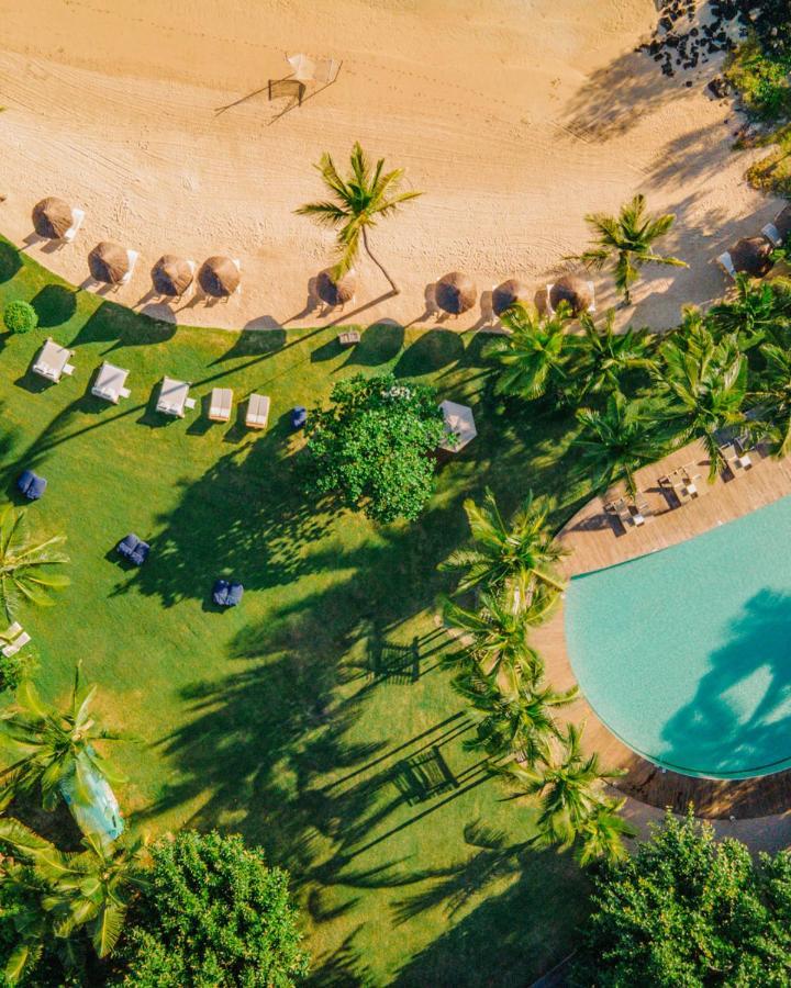 Lux* Grand Gaube Resort & Villas Exteriör bild Aerial view of the beach at the Four Seasons Resort