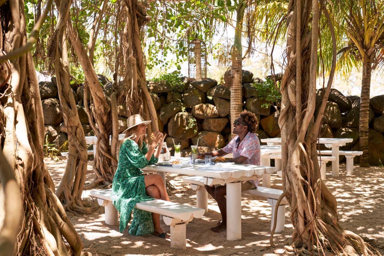 Lux* Grand Gaube Resort & Villas Exteriör bild The Banyan Tree