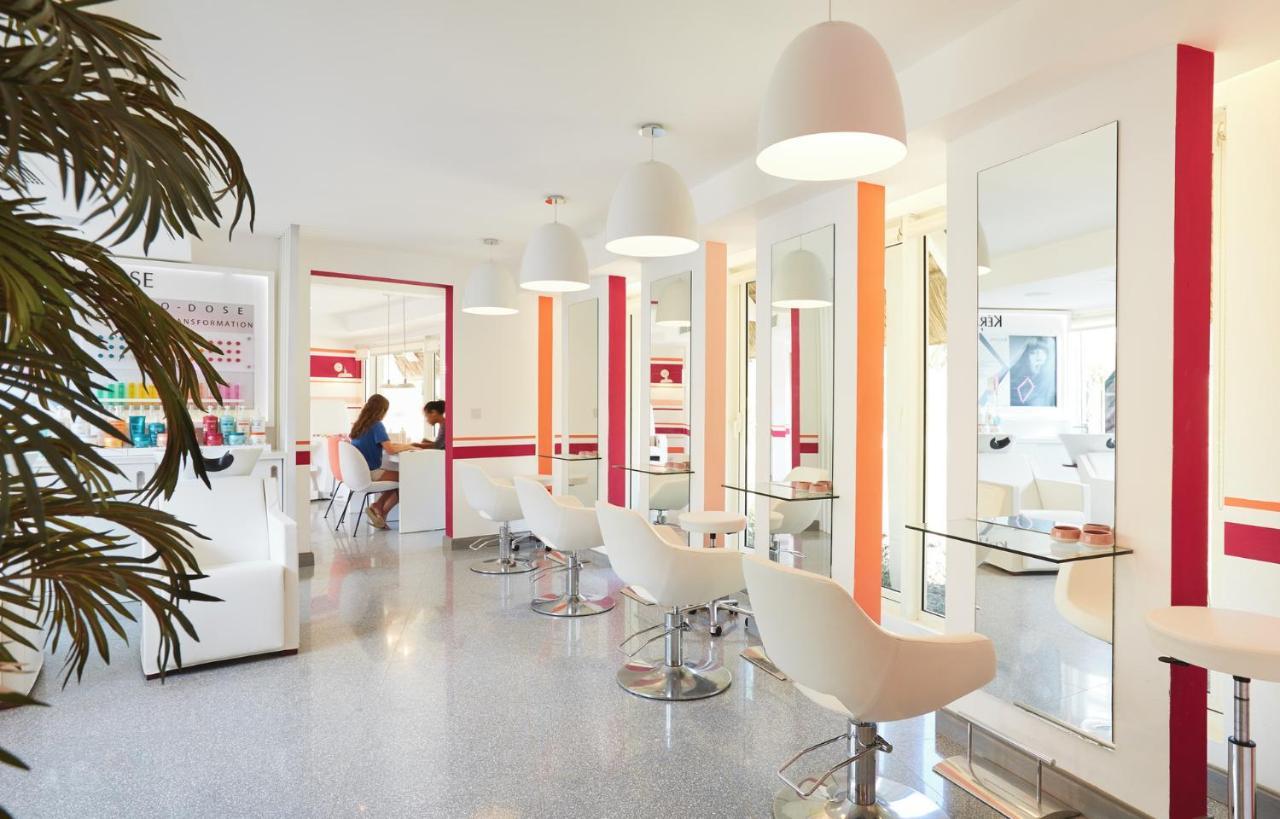 Lux* Grand Gaube Resort & Villas Exteriör bild A hair salon in Paris, France