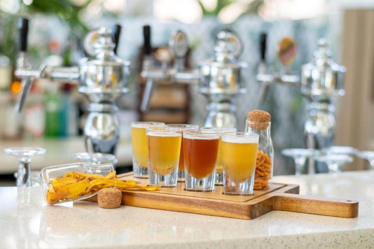 Lux* Grand Gaube Resort & Villas Exteriör bild Beer tasting