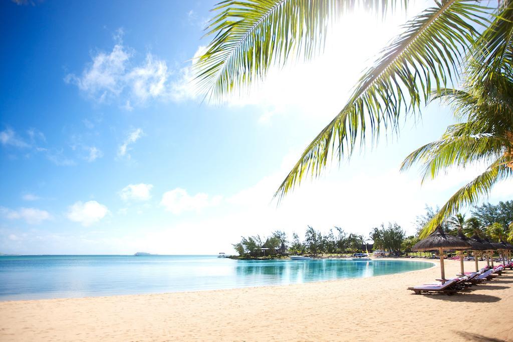 Lux* Grand Gaube Resort & Villas Exteriör bild Beach at the Sheraton Resort
