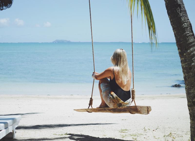Lux* Grand Gaube Resort & Villas Exteriör bild A woman on a swing