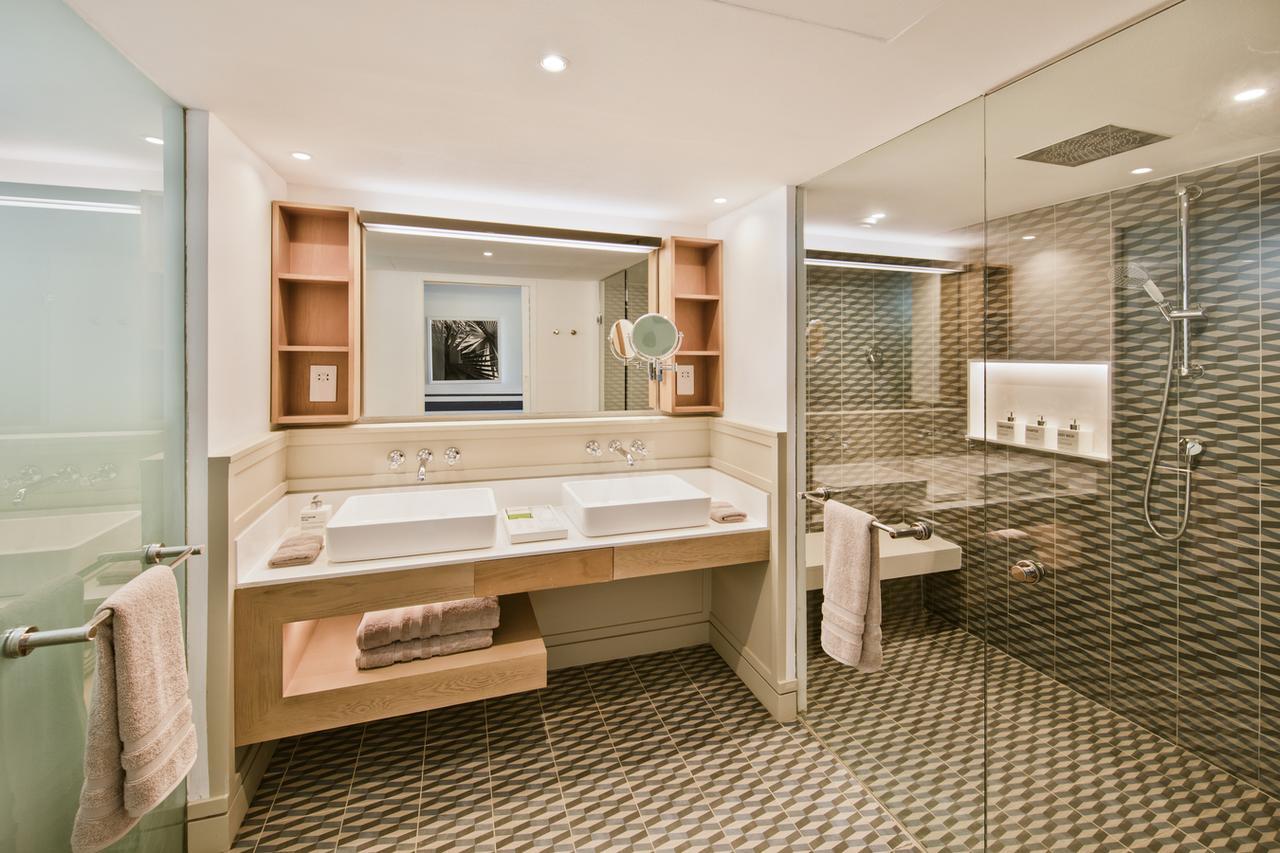 Lux* Grand Gaube Resort & Villas Exteriör bild Bathroom