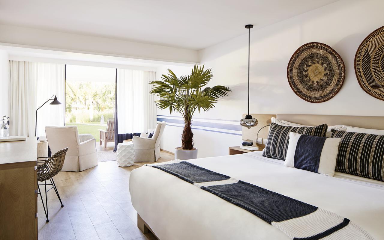 Lux* Grand Gaube Resort & Villas Exteriör bild A room at the hotel