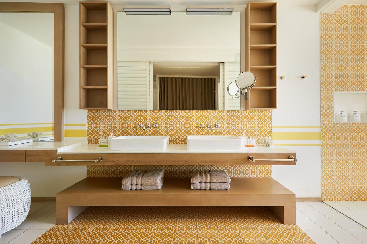 Lux* Grand Gaube Resort & Villas Exteriör bild Bathroom with hexagonal floor tiles