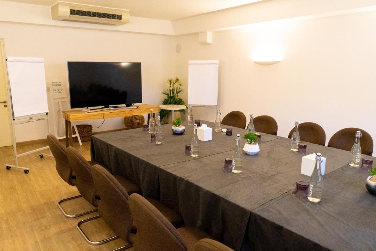 Lux* Grand Gaube Resort & Villas Exteriör bild The boardroom at the London Business School